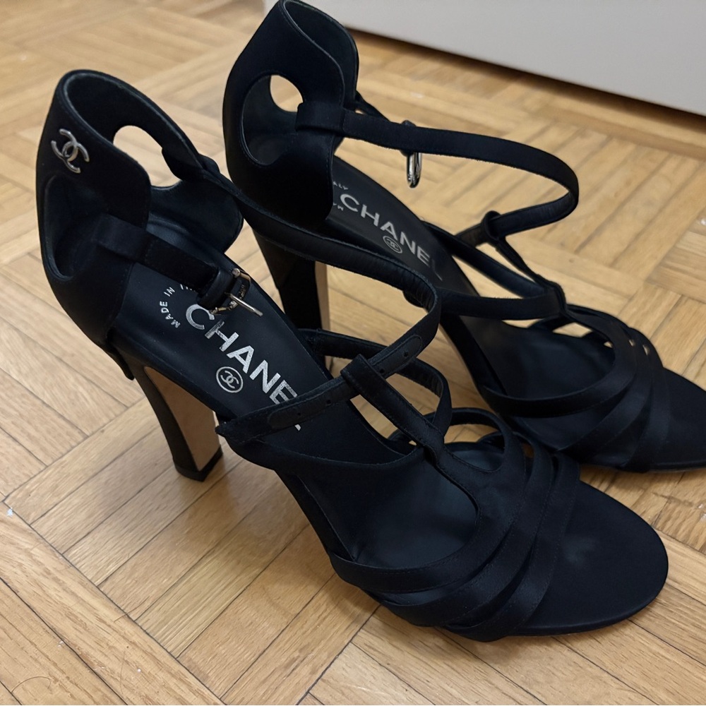CHANEL Elegant Black Strappy Heels